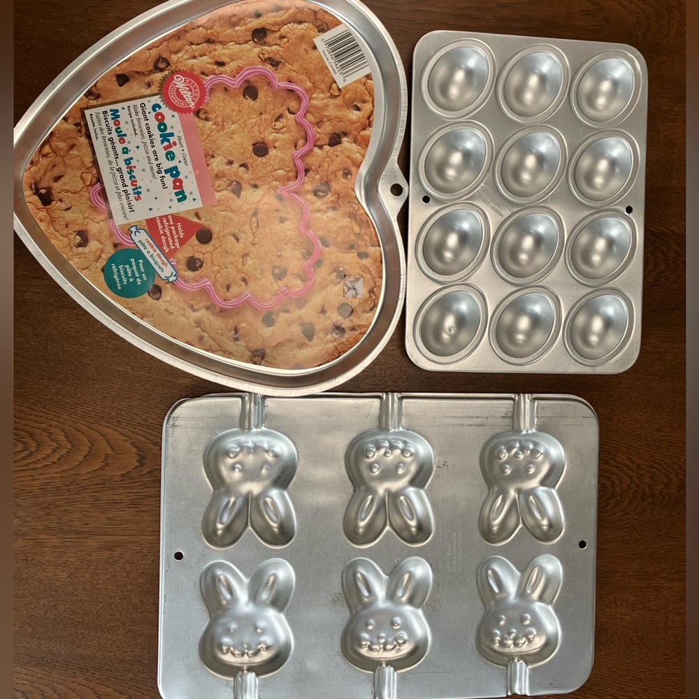Wilton bakeware bundle! All new, never used- had great intentions! New add in!